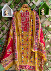 Surmayi Heritage Suit Set – Mustard Gold