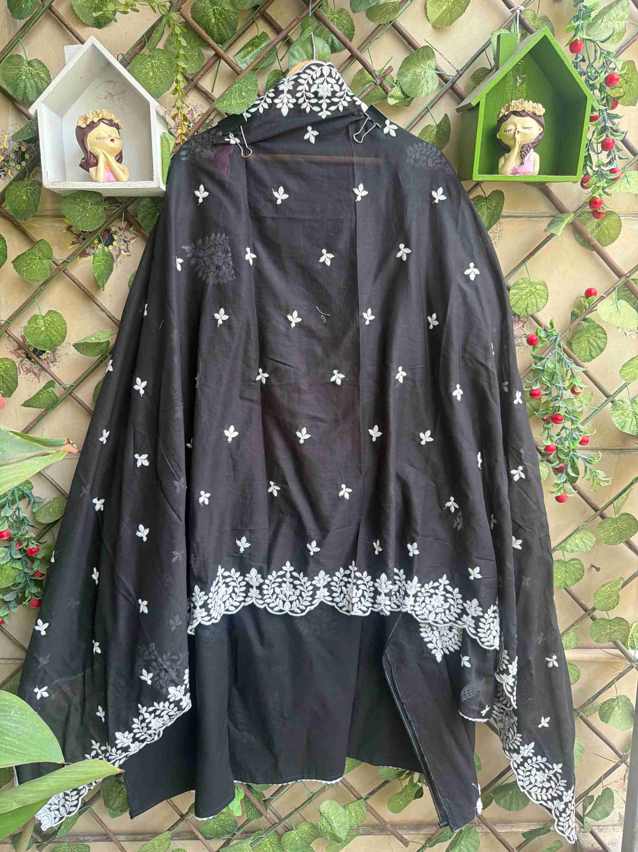 Gulrukh – Classic Black